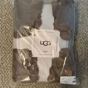 UGG Charcoal Euphoria Throw NWT
